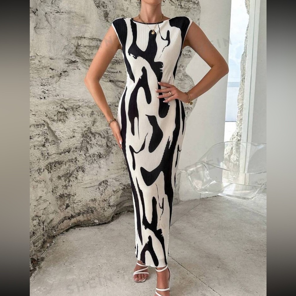Prive Pleated Cream and Black Graphic Print Dress - Picture 2 of 5
